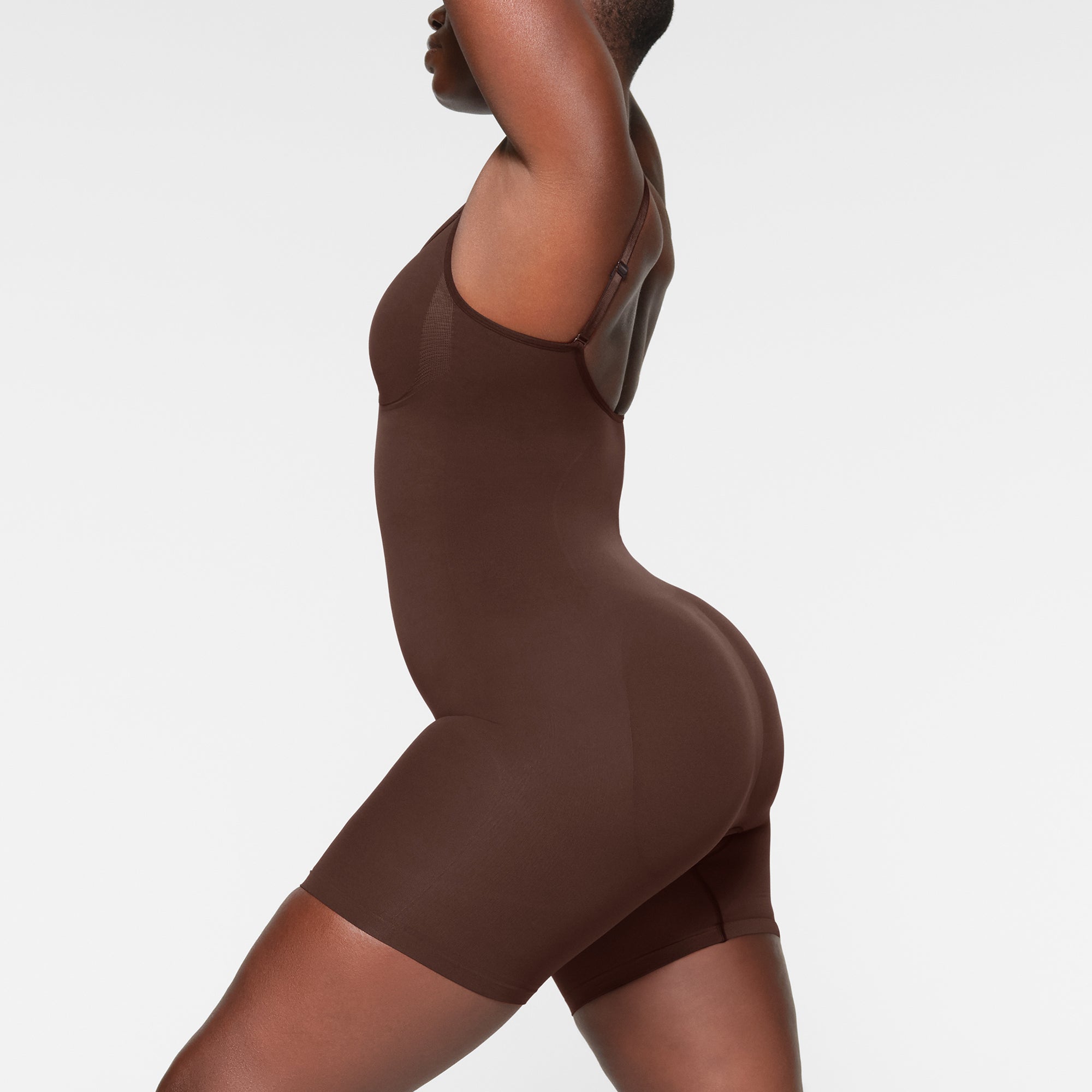 Skims Seamless Sculpt Mid-thigh Bodysuit In Nude