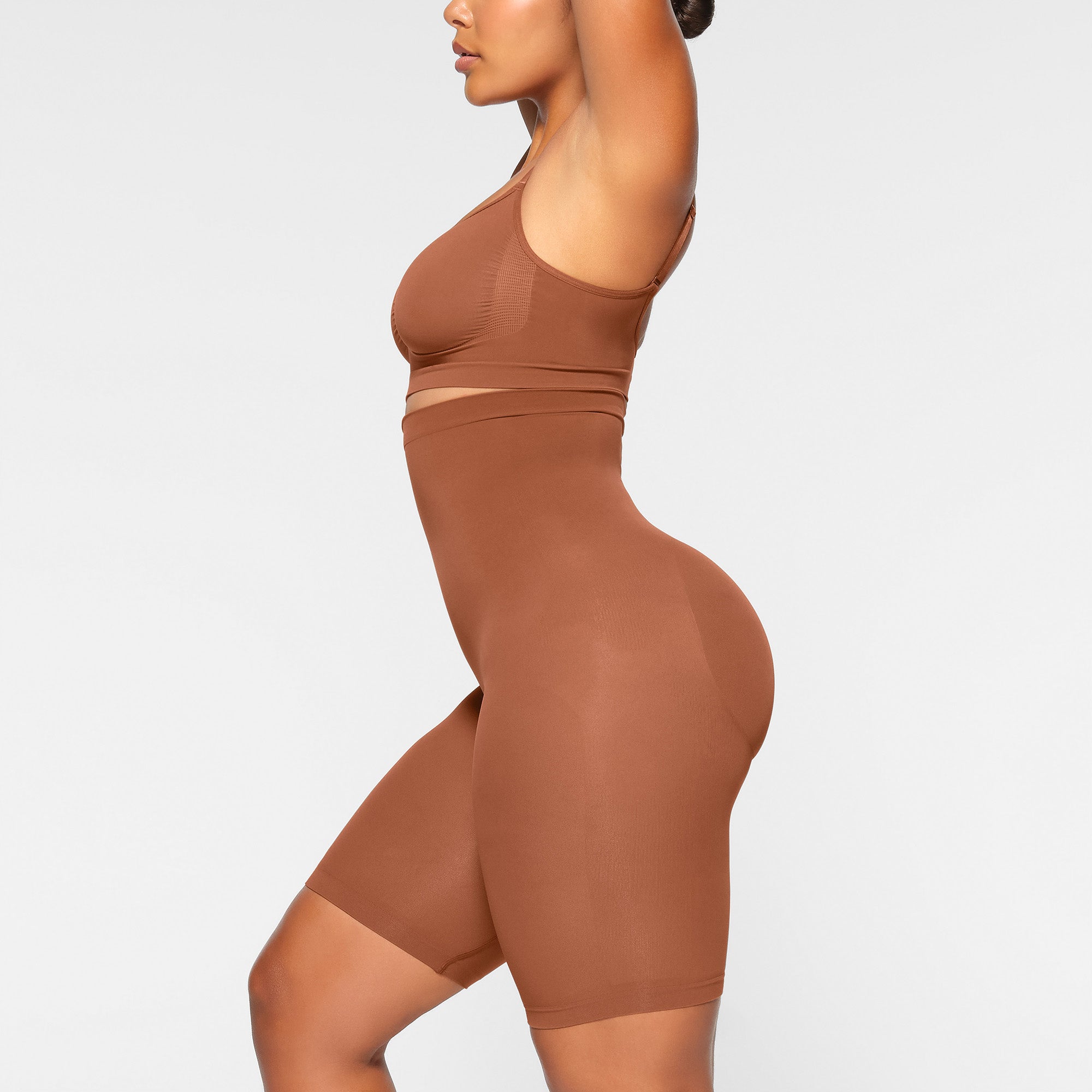 SKIMS Seamless Sculpt High Waist Above The Knee Short Clay – Minaci