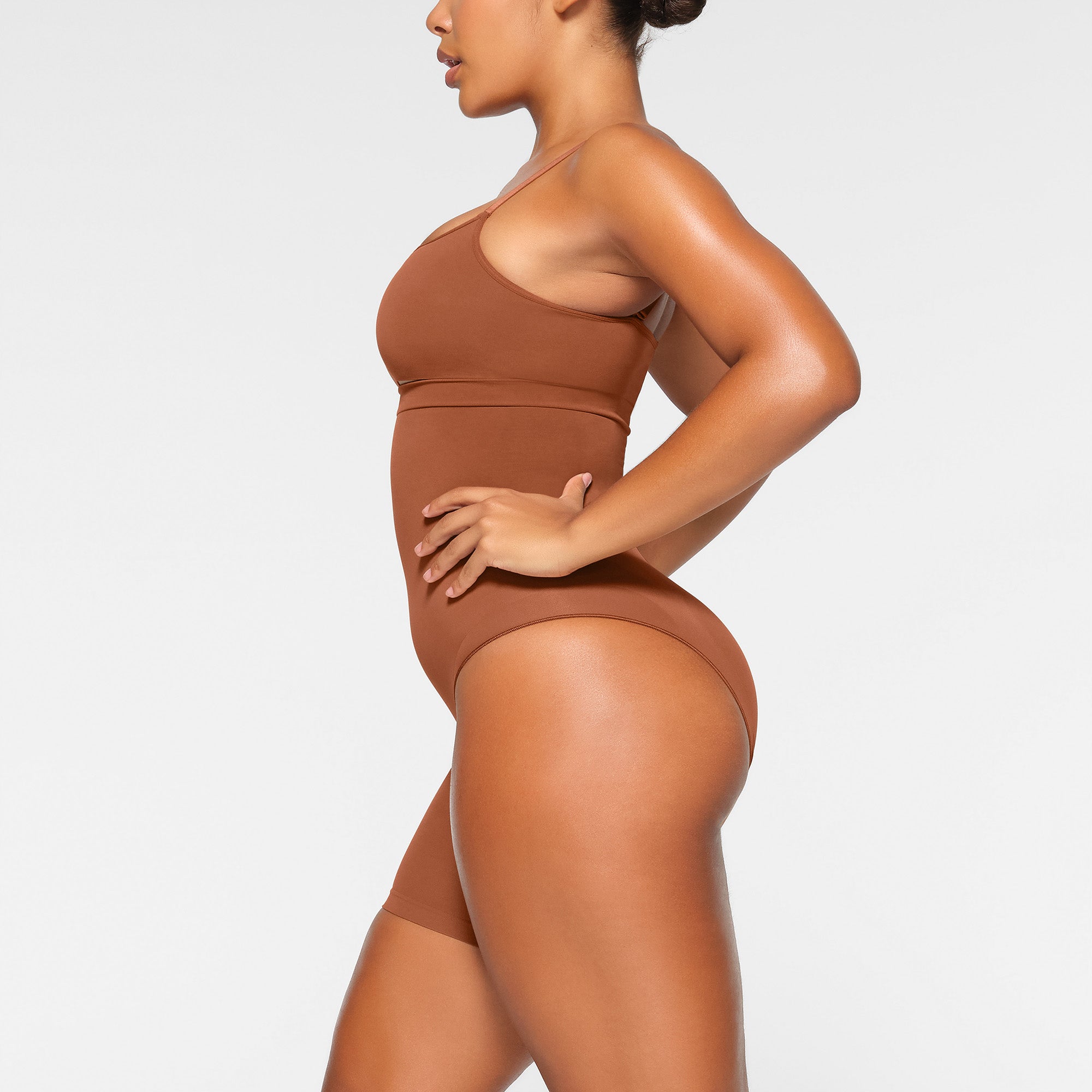 SKIMS Sheer Sculpt Low Back Short - Bronze, M  Cut clothes, Braless babes,  Mid thigh shorts