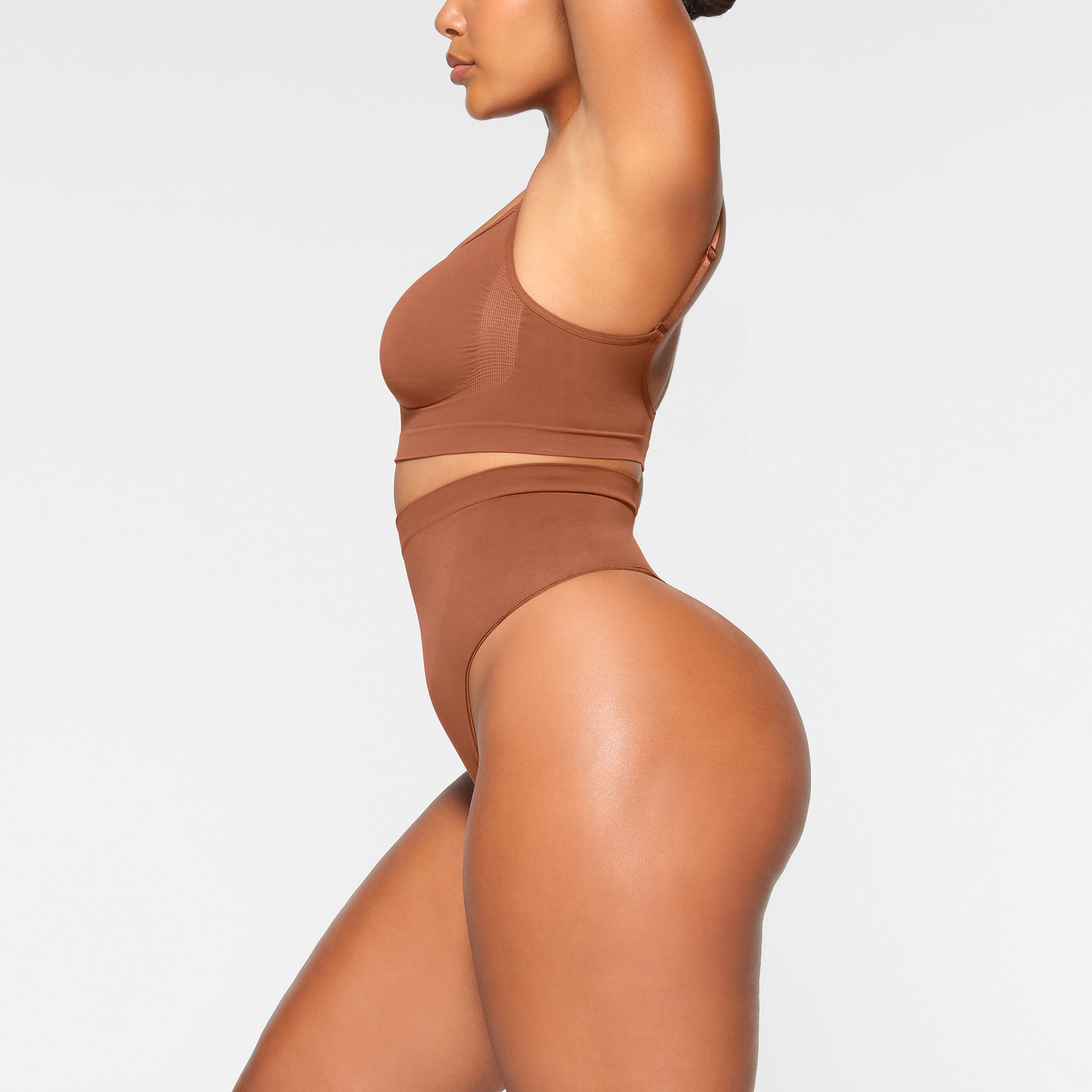 SEAMLESS SCULPT MID WAIST THONG