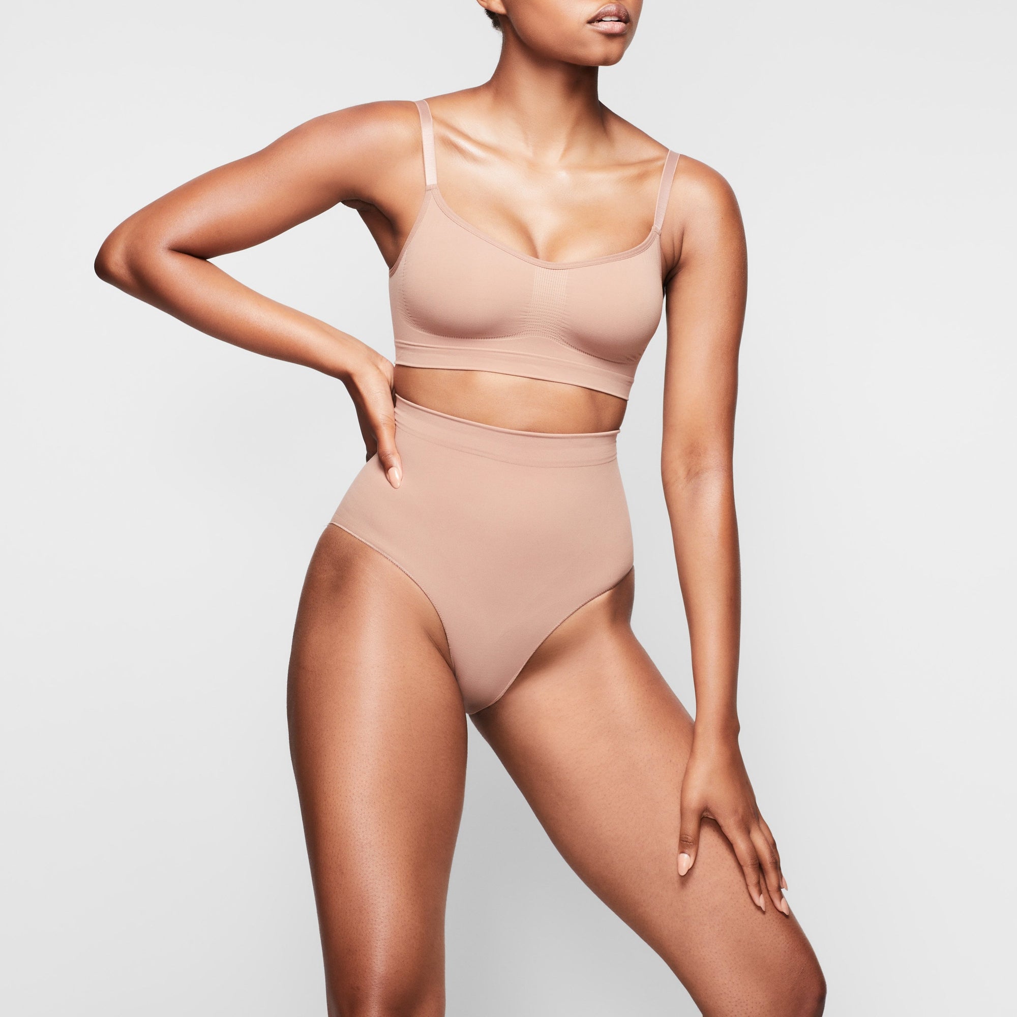 SKIMS Sand Nude SCULPTING MID-WAIST Shaper Smoothing Brief Panty