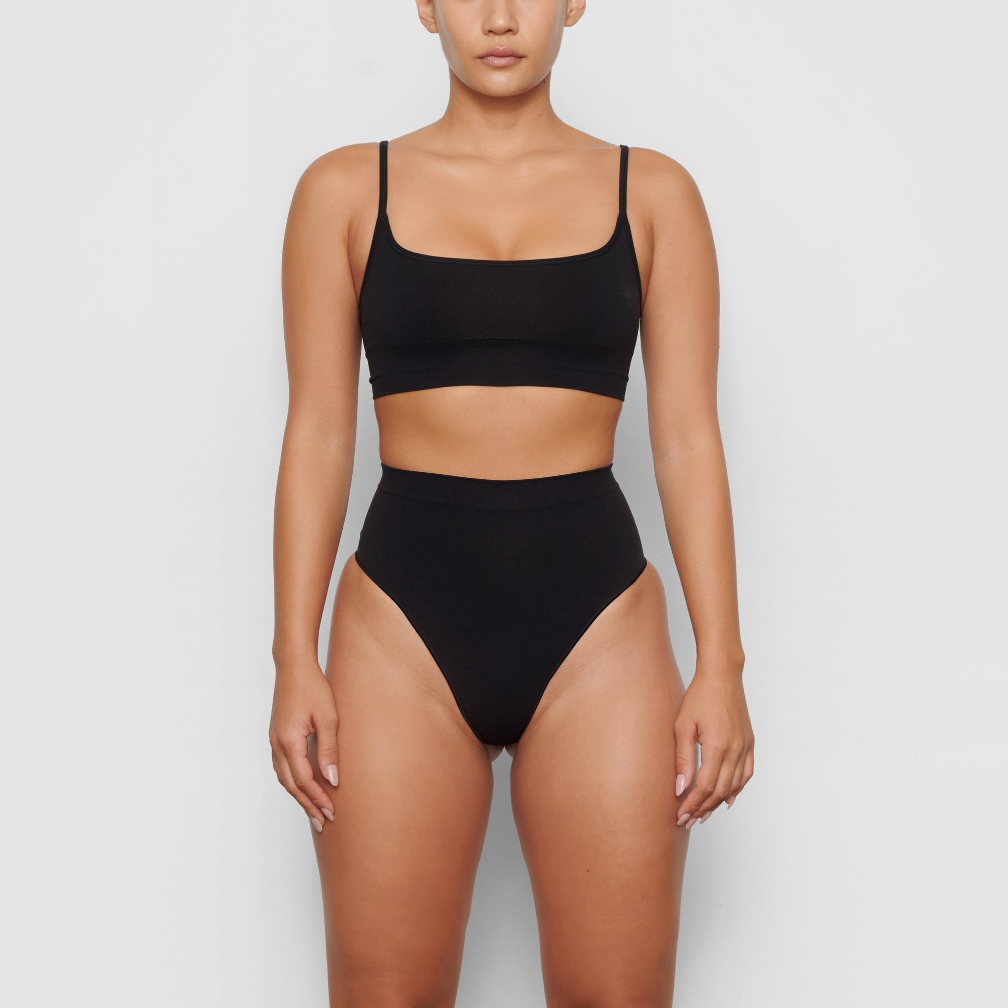 SEAMLESS SCULPT MID WAIST THONG