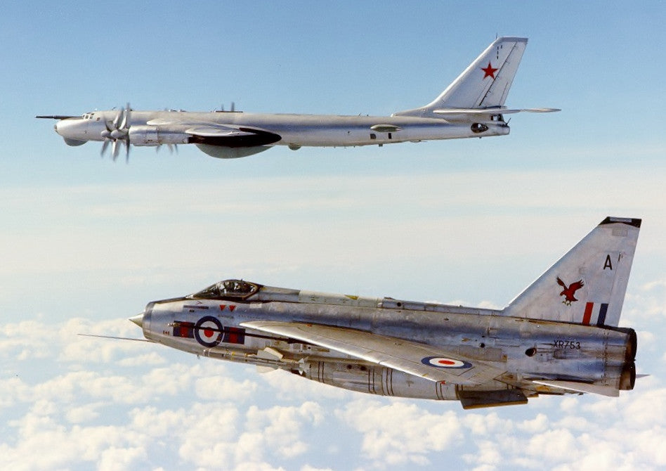 UK vojno zrakoplovstvo RAF_LIGHTNING_AND_BEAR_BOMBER_-_Copy_1024x1024