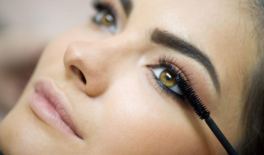 how to make your eyes appear bigger with makeup