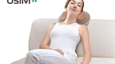 OSIM uCozy 3D Pillow has intense bi-directional rollers that also produce warmth therapy that effectively combines with the soothing deep tissue roller massage.