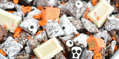 Halloween treats: Muddy Buddies!