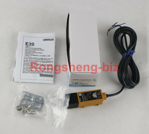 New in box Omron 1pcs E3S-RS30E42-30 Photoelectric Sensor One year warranty