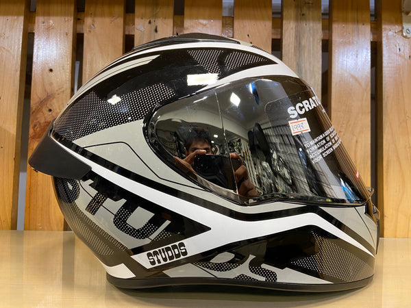 studds thunder d4 gloss helmet