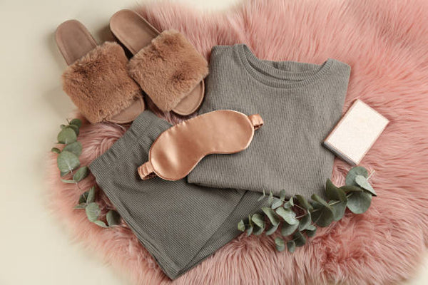 http://cdn.shopify.com/s/files/1/0261/9581/files/Fashion_Tips_for_Postpartum_Comfort_and_Style_600x600.jpg?v=1700009514