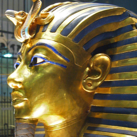 Tutankhamen_stretched_ear_lobes