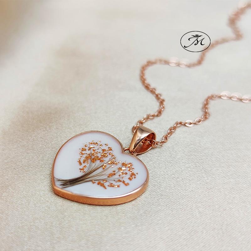 DNA jewelry creates one-of-a-kind keepsakes with breastmilk and