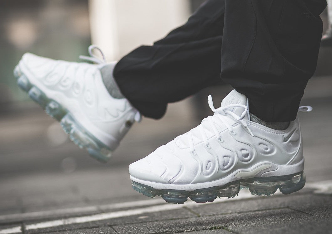 nike air max vapormax plus triple white