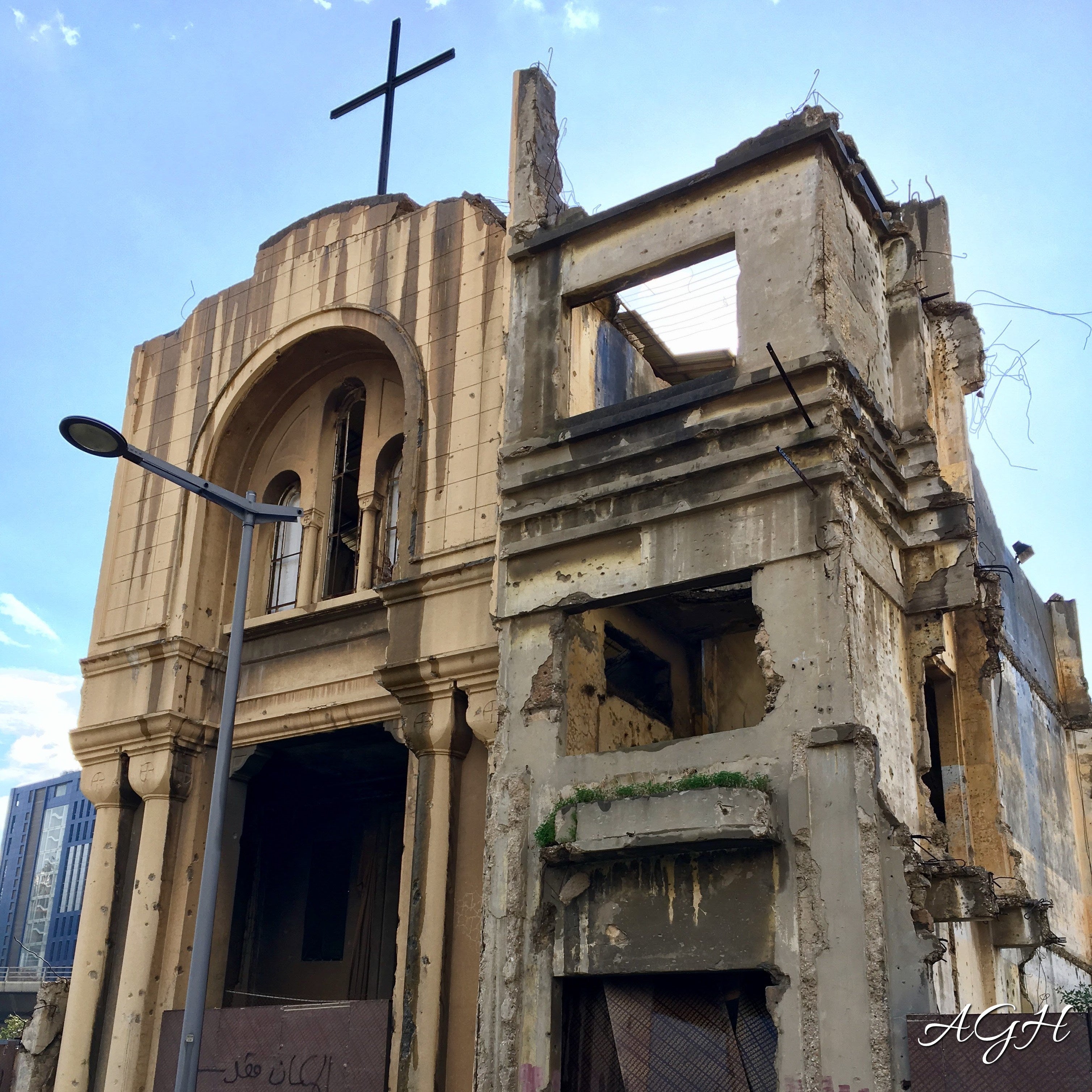 A church destroyed in the civil war.