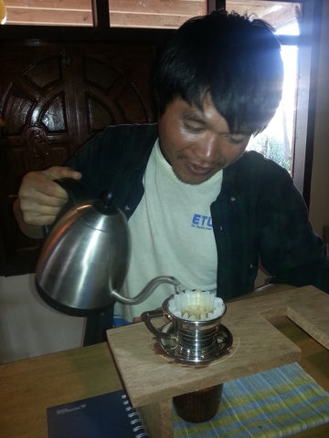 Die Aufbrühung des Kaffees in Laos
