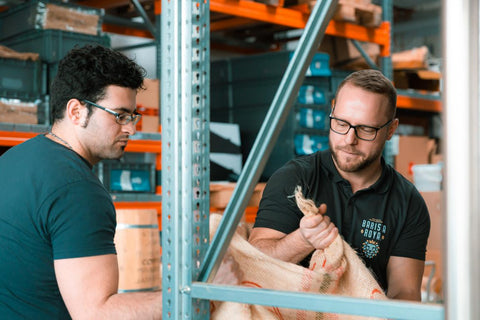 Ein Kaffeesack wiegt 60 bis 70 Kilogramm