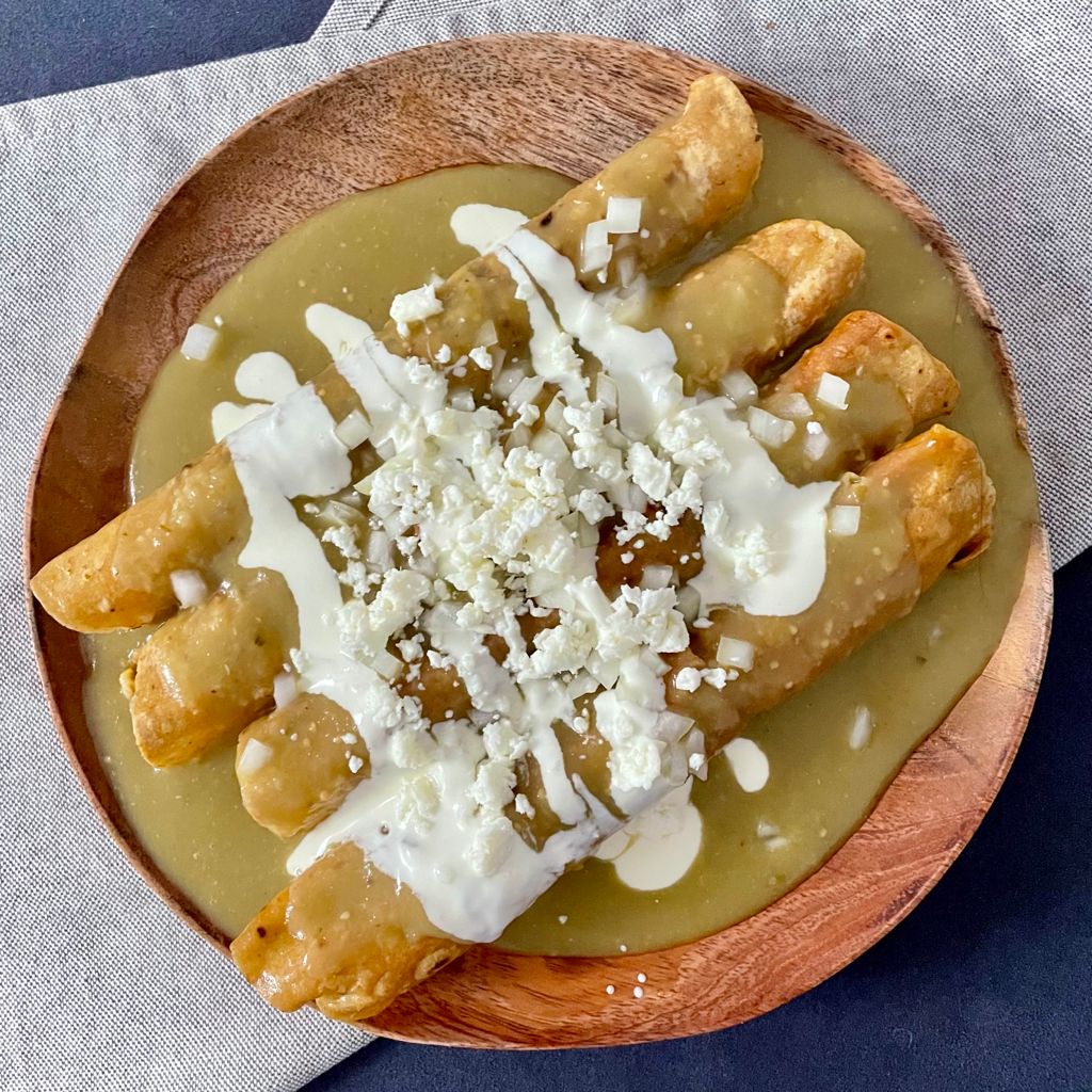 Lista 96+ Foto flautas de pollo en salsa verde Mirada tensa