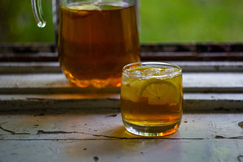 Article “véritable histoire du thé glacé”, avec un verre de thé glacé avec rondelle de citron, par Le Beau Thé