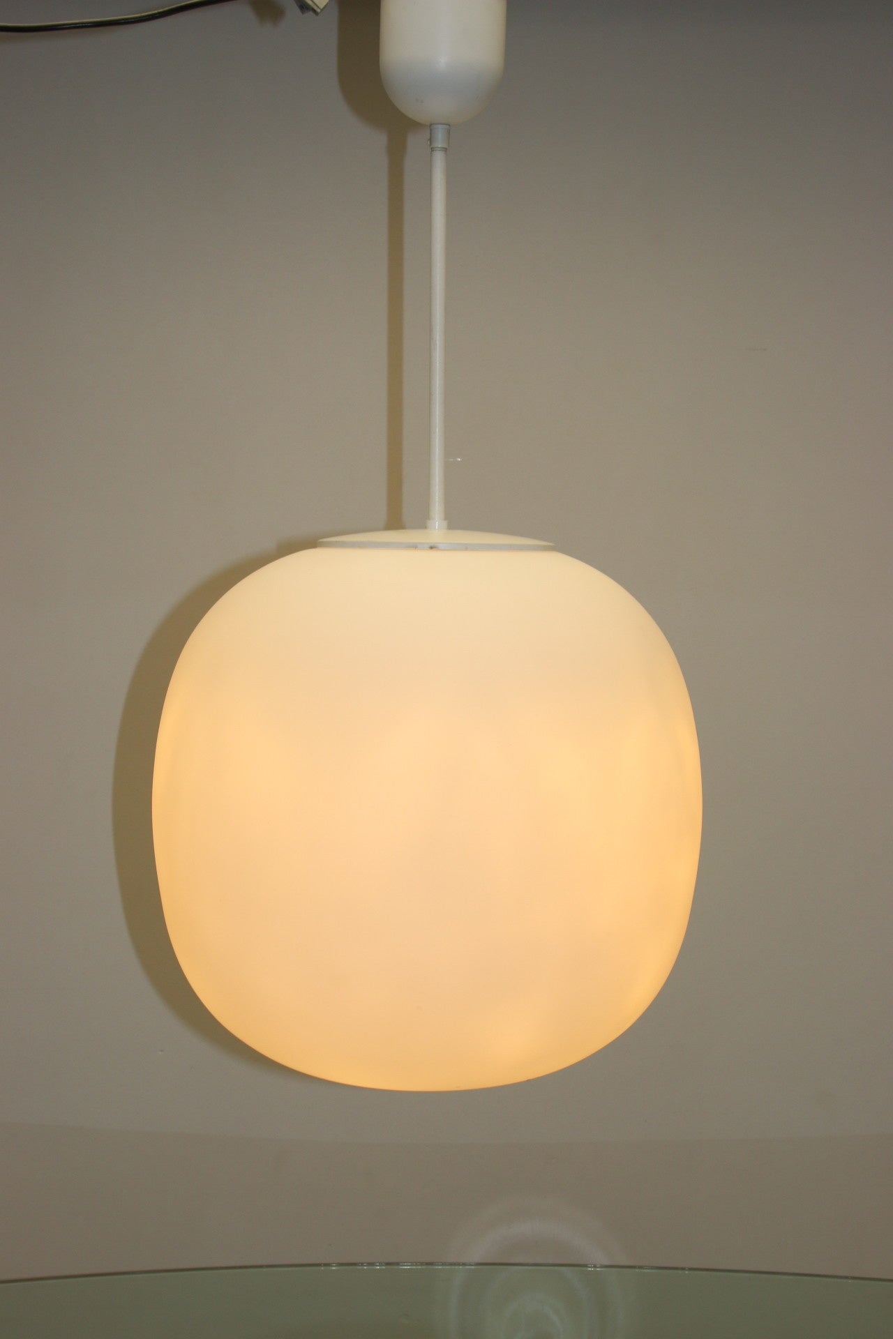 Fruitig Prooi Gelukkig is dat Very Large White Glass Bulb lamp Glashutte Limburg 1960 – Timeless-Art