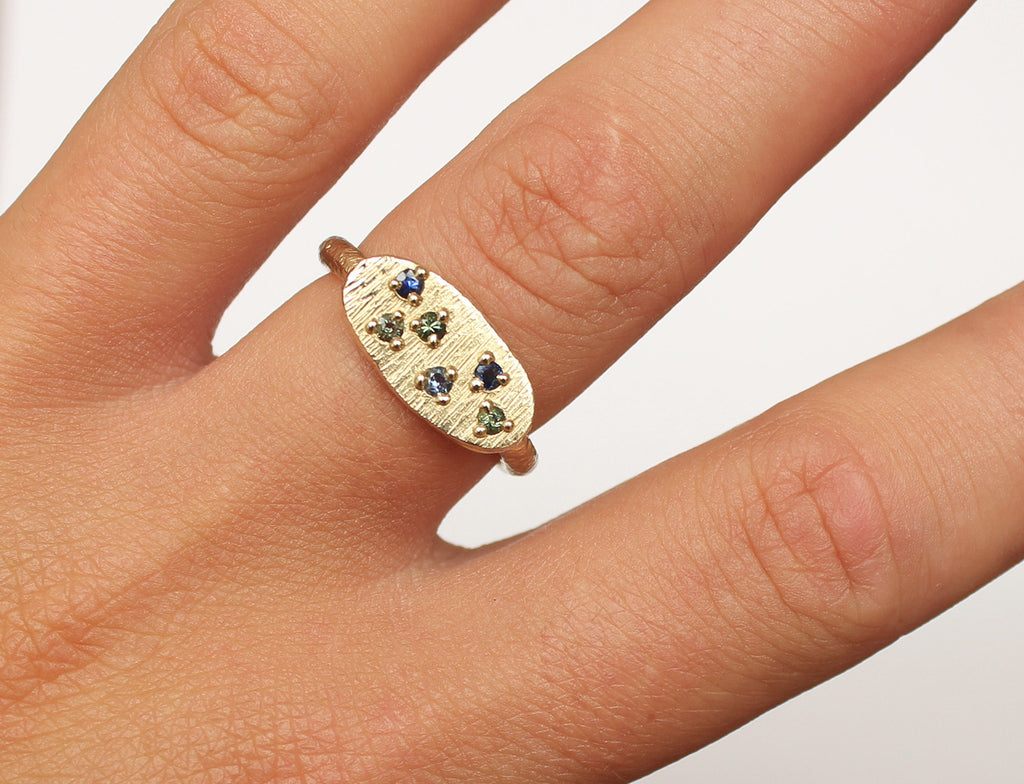 Gold ring oval with sapphire scattering