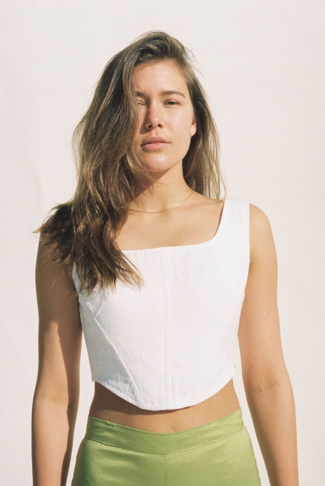 WHITE BUSTIER
