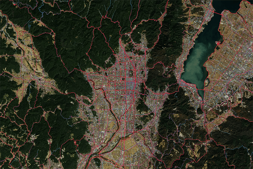 Heatmap of the cycling activity in Kyoto, provided by Strava.