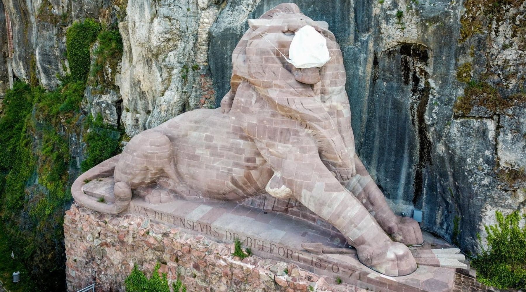 Lion de belfort masqué.