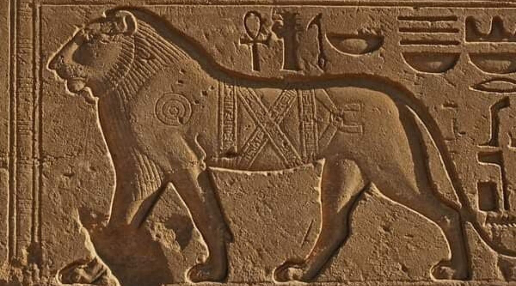 Fresque lion égyptien.