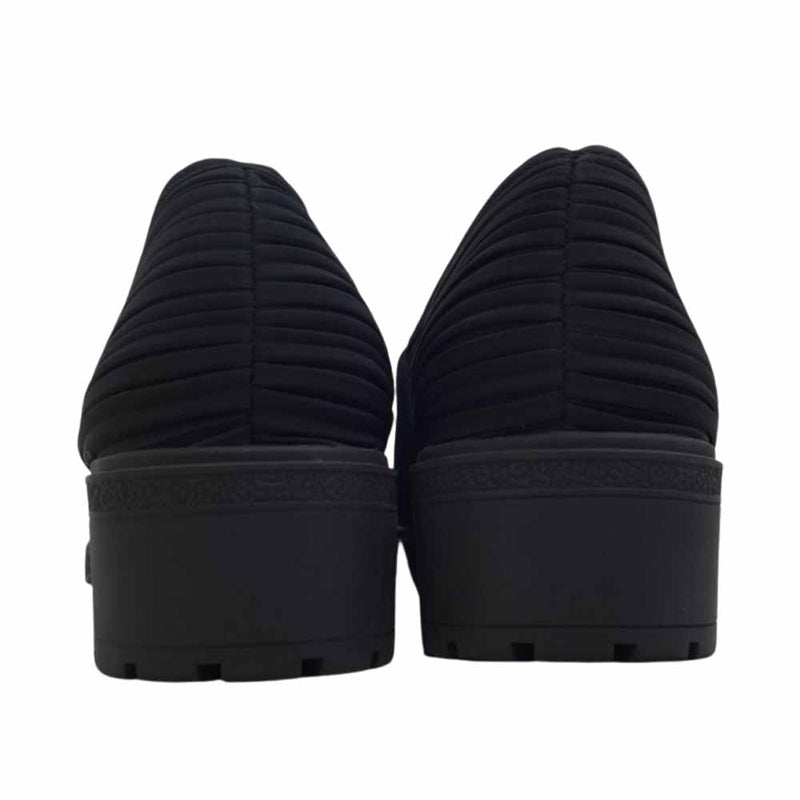 イッセイミヤケ ISSEY MIYAKE PLEATS SLIP-ON 黒-