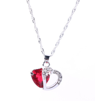 Lady Fashion Heart Pendant Necklace