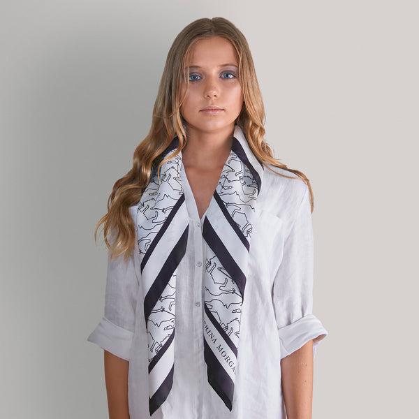 Show a combination of edge lines and patterns of your scarf. 