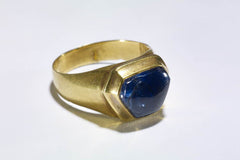 Gold and blue sapphire engagement ring.  13th 15th c. – Source: British Museum