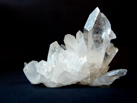 Programmer sa pierre naturelle lithothérapie avec un crystal de roche