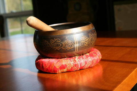 Purifier et recharger vos bracelets, bijoux et pierres naturelles lithothérapie par le son et un bol tibétain