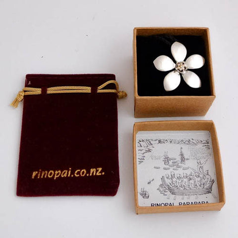 Manuka Flower Necklace | Jewellery nz | Redmanuka in box