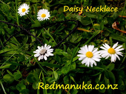 Jewellery NZ | Daisy Necklace with the daisies | Redmanuka 