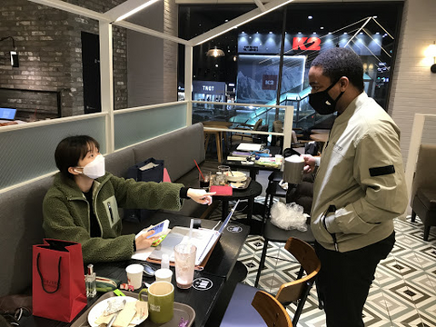 Jalen and Soo at a cafe in Bundang