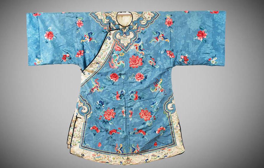 Costume traditionnel chinois avec pivoine