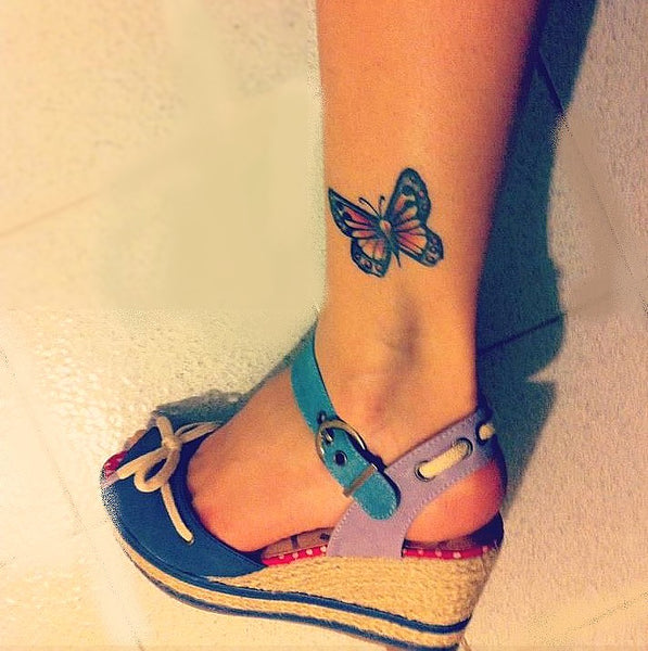 Tatouage papillon cheville et chaussures compensées - Rêve de Papillon