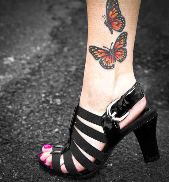 Tatouage Papillon Monarque sur Cheville femme avec Talon noir - Rêve de Papillon