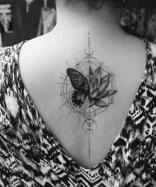 Tatouage Papillon lotus sur dos femme - Rêve de Papillon