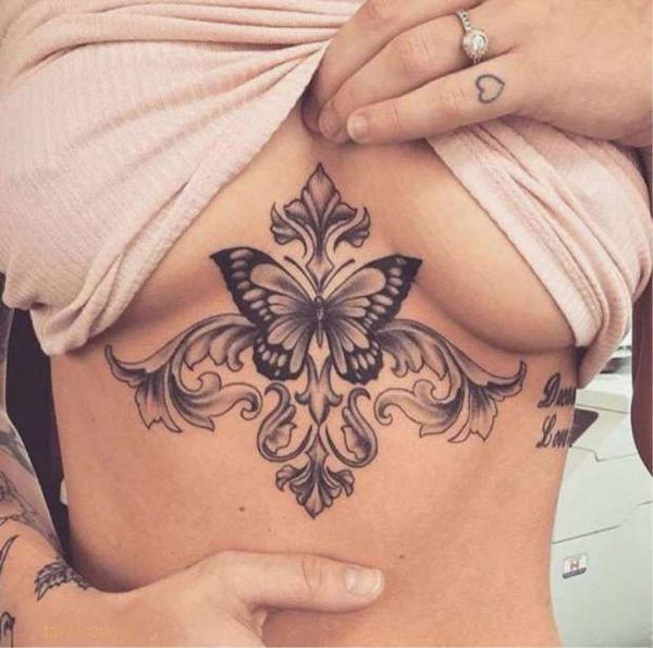 Tatouage Papillon et fleur Poitrine Femme