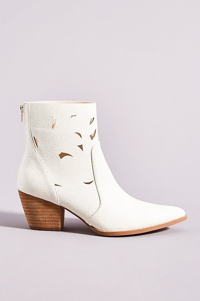 Acacia Boots in White by MATISSE 