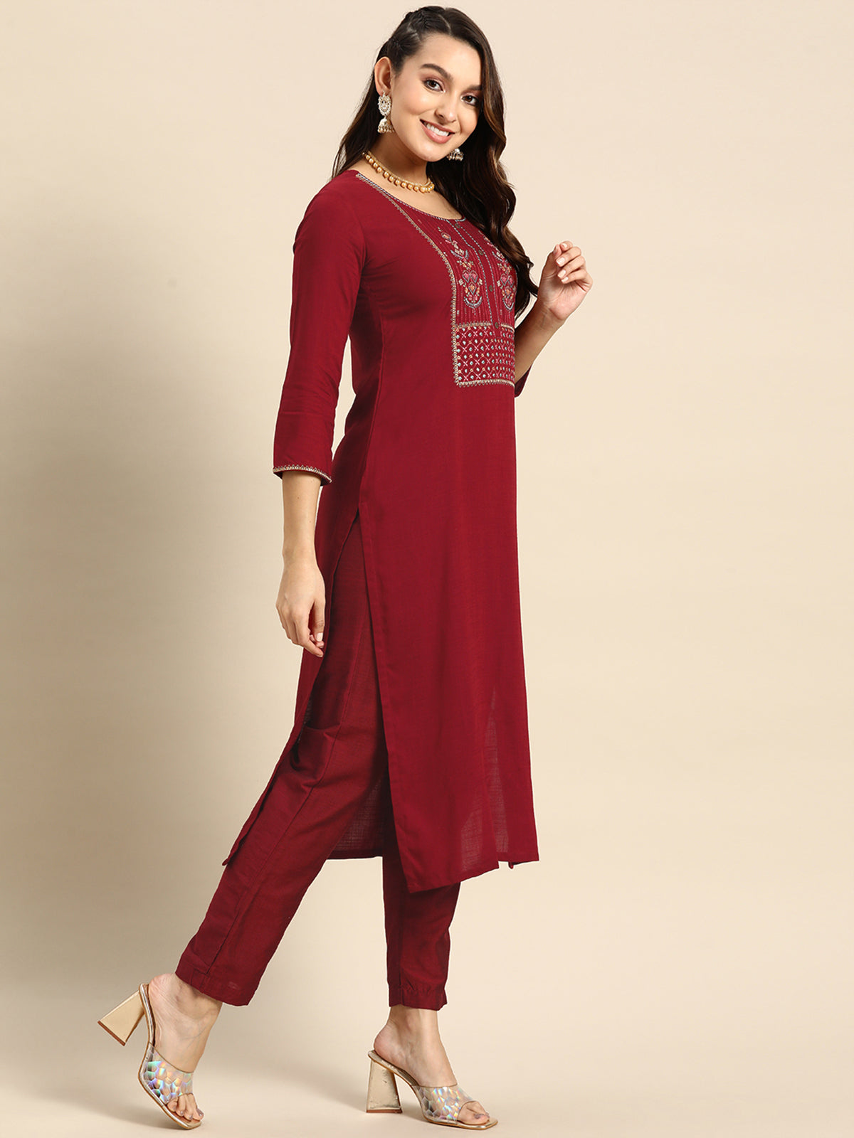 

Maroon Poly Rayon Floral Embroidered Kurta