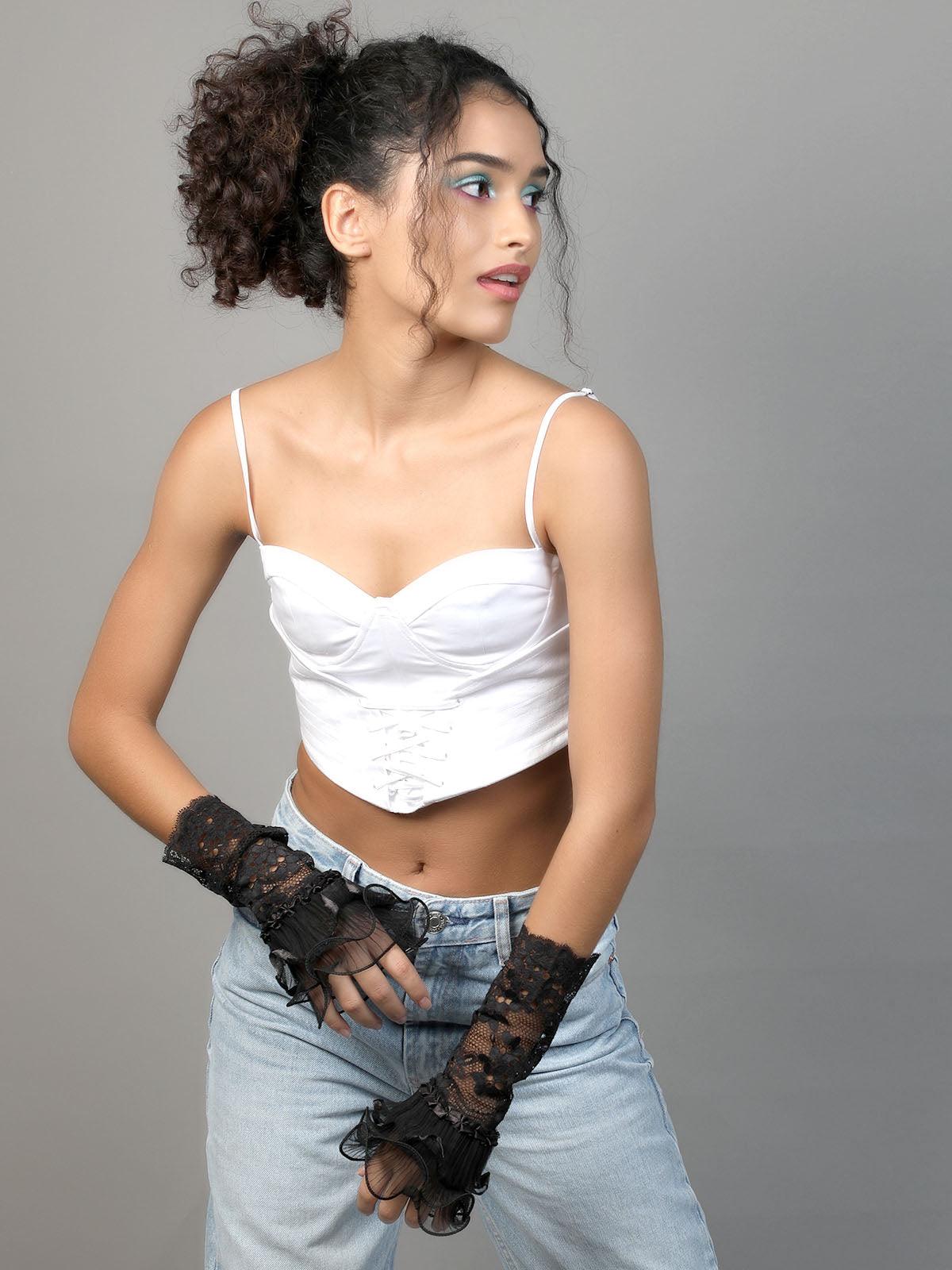 

Black frills hand gloves for women