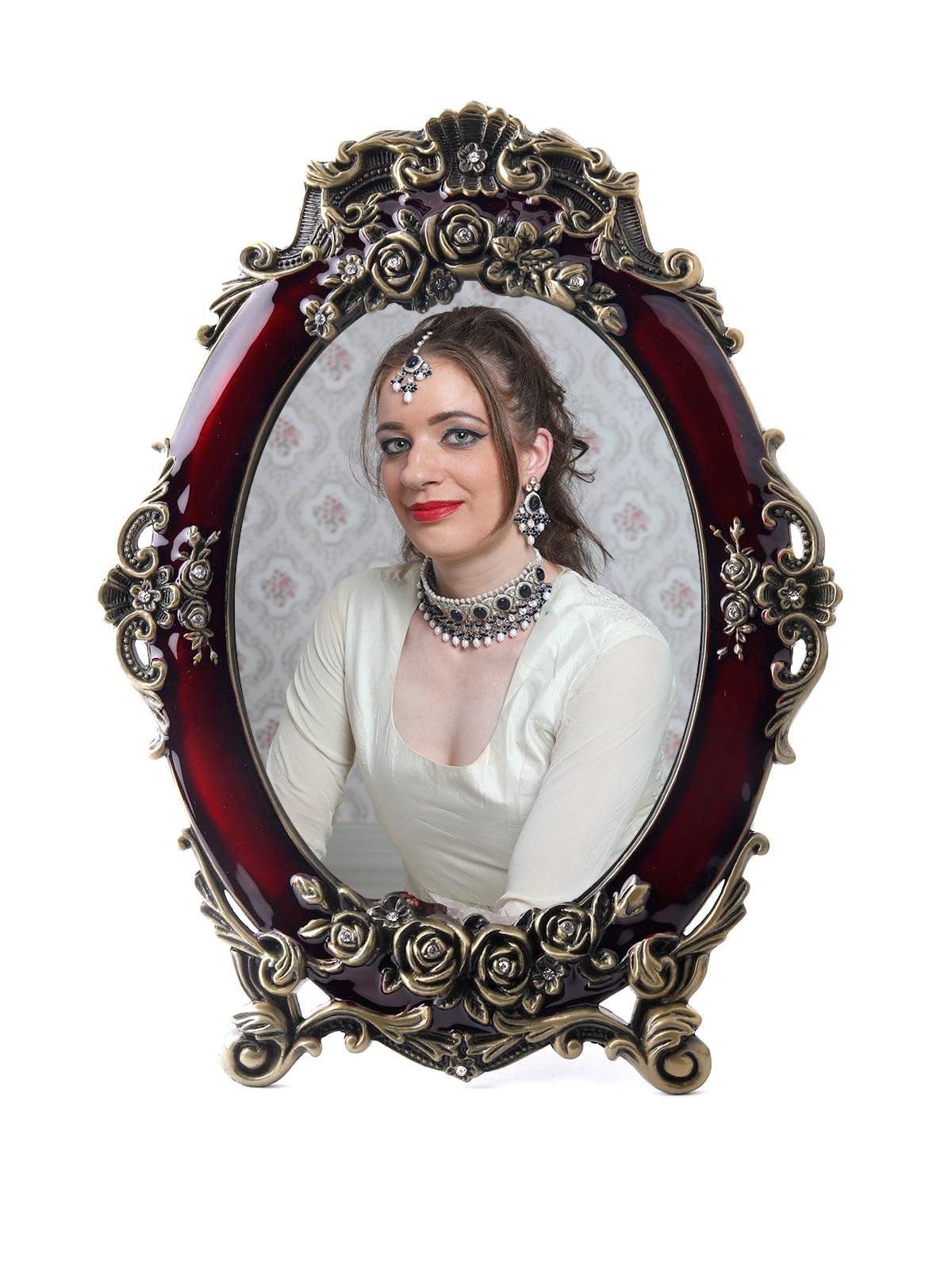 

Red classical oval shapped photoframe