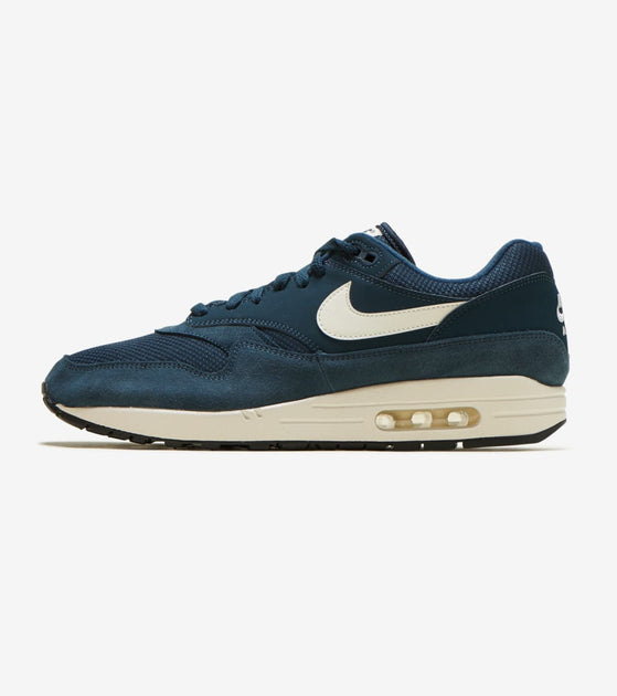 nike air max 1 trainers in navy