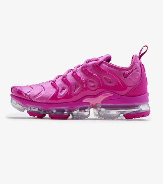 blue and pink vapormax plus