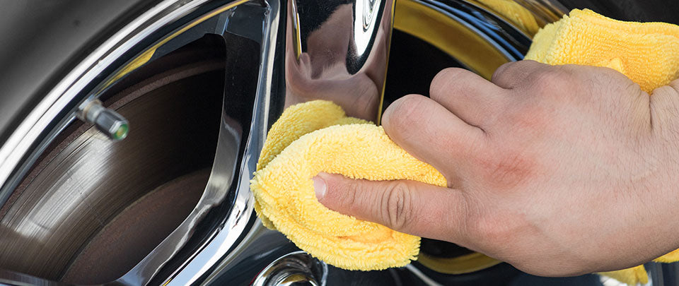 cleaning car tire