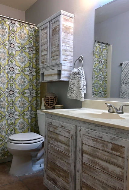 Farmhouse Chic Bathroom with Peel and Stick Wallpaper – RoomMates Decor