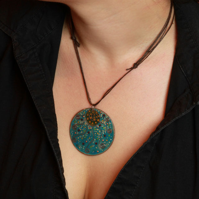 round shape enamel necklace for Christmas in Intuita